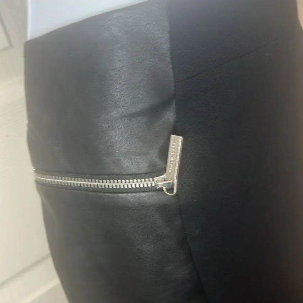 Michael Kors Skirt Size 10 Black Basics Leather Slimming Midi Silver Hardware - Picture 4 of 13